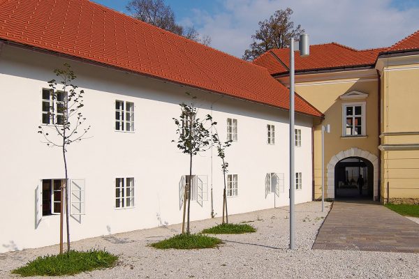 30. APRIL – DELOVNI ČAS KOROŠKE OSREDNJE KNJIŽNICE IN OSTALIH ENOT