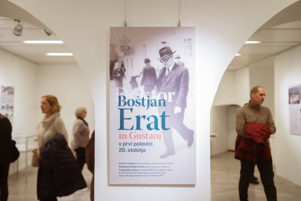 ODPRTJE DOMOZNANSKE RAZSTAVE DOKTOR ERAT IN GUŠTANJ V PRVI POLOVICI 20. STOLETJA